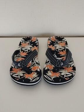 Roxy Size 4 Navy Floral Flip Flop Sandals - Orange & White Pattern